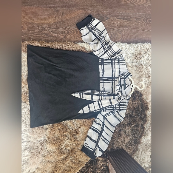 Women shirt Size Small - Picture 2 of 3